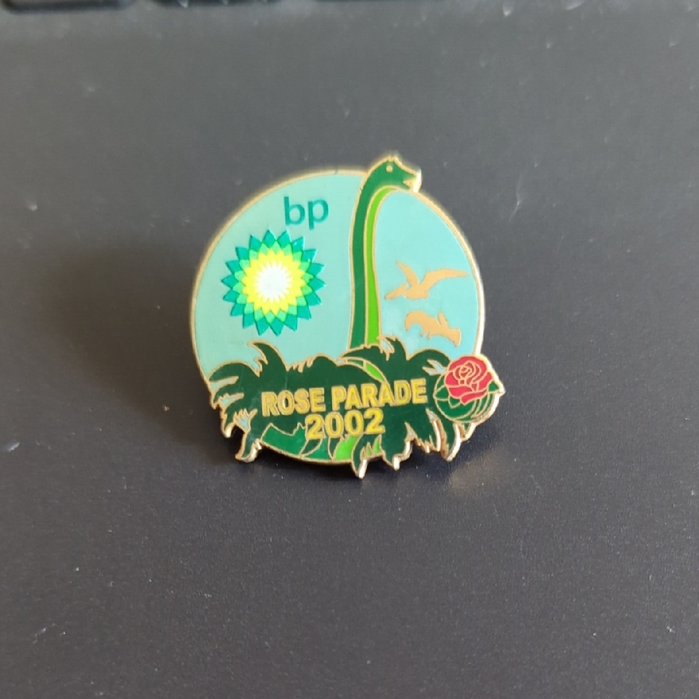 BP 2002 Rose Parade Pin with Dinosaur and Rose